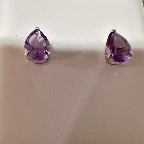 14k solid white gold & 1.94 carats Pear Shaped genuine amethyst earrings - Picture 6 of 12